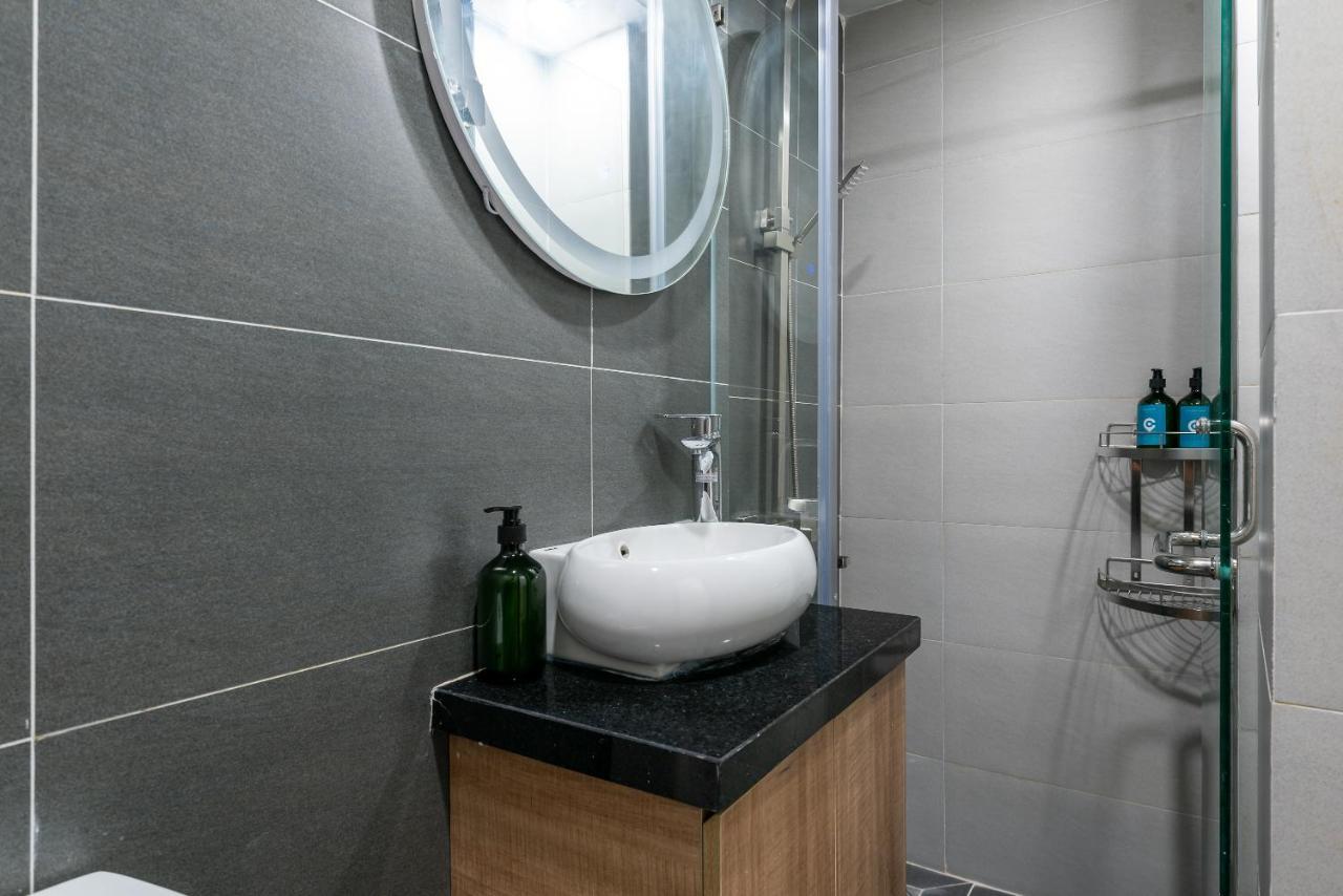 Cozrum Homes - Oriental House โฮจิมินห์ซิตี้ ภายนอก รูปภาพ